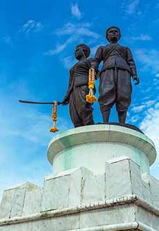 Two Heroines Monument Two Heroines Monument